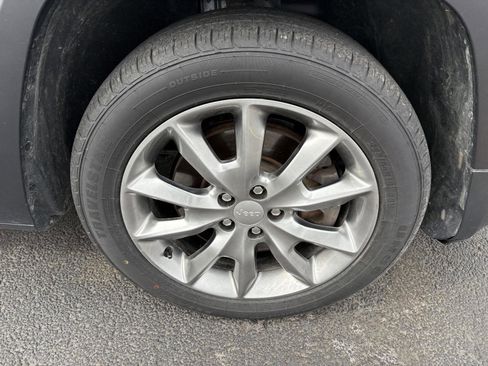 Used 2017 Jeep Cherokee Limited image 24