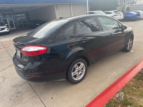Used 2019 Ford Fiesta SE image 3
