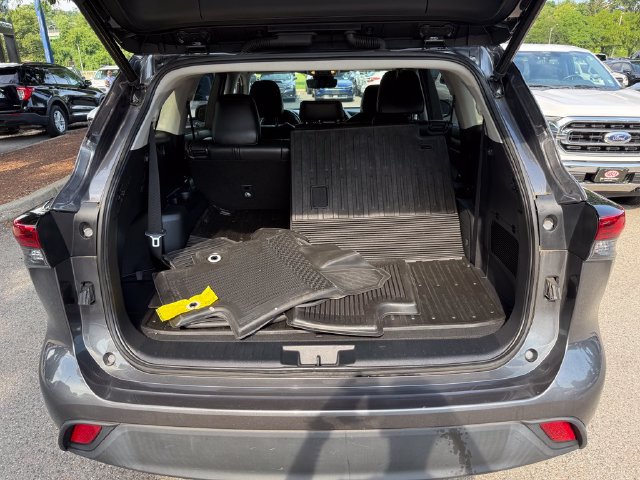 Used 2023 Toyota Highlander XLE AWD/4WD image 27