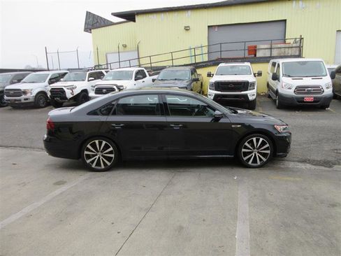 Used 2018 Volkswagen Passat 3.6 image 8