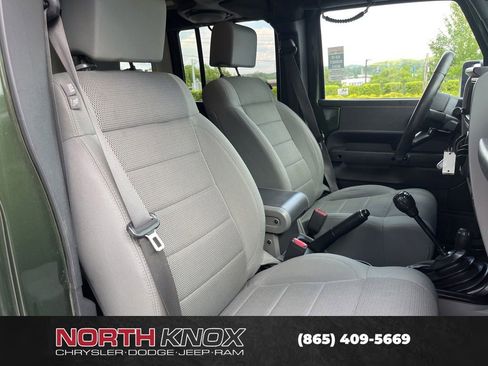 Used 2007 Jeep Wrangler Unlimited Sahara w/ Trailer Tow Group AWD/4WD image 23