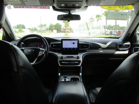 Certified 2022 Ford Explorer XLT w/ Equipment Group 202A image 21