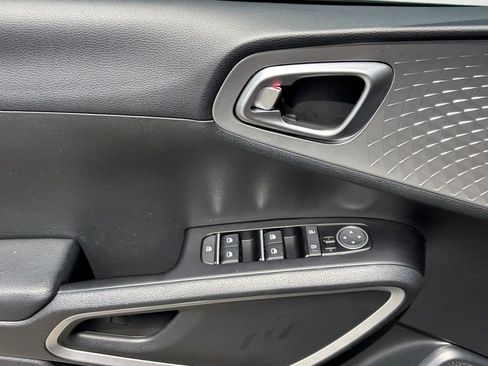 Used 2023 Kia Soul LX w/ LX Technology Package FWD image 23