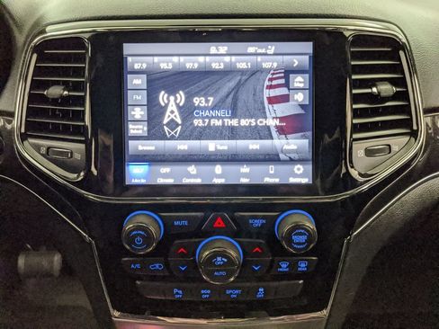 Used 2021 Jeep Grand Cherokee Trailhawk w/ Trailhawk Luxury Group AWD/4WD image 8