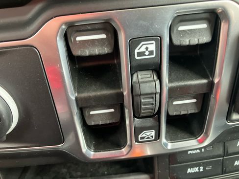 Used 2023 Jeep Wrangler Unlimited Sport AWD/4WD image 33