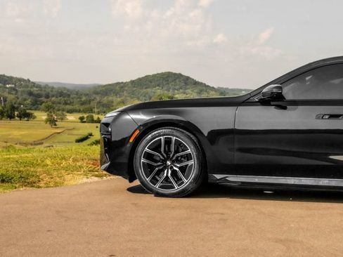 Used 2023 BMW 760i xDrive w/ Executive Package AWD/4WD image 2