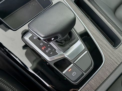 Used 2023 Audi Q5 2.0T Premium w/ Convenience Package AWD/4WD image 24