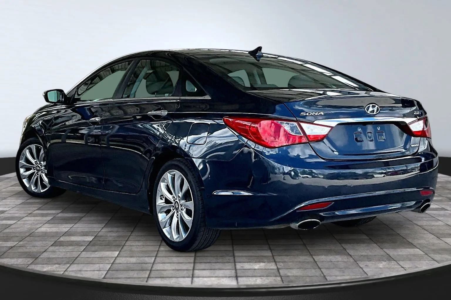 Used 2011 Hyundai Sonata Limited w/ Navigation Pkg 5 FWD image 4