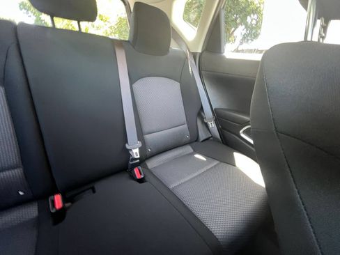 Used 2025 Kia Soul LX w/ LX Technology Package FWD image 30