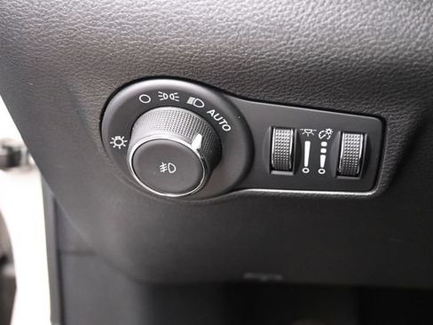 Used 2025 Jeep Compass Trailhawk AWD/4WD image 18