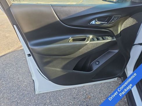 Used 2019 Chevrolet Equinox LT w/ Driver Convenience Package image 11