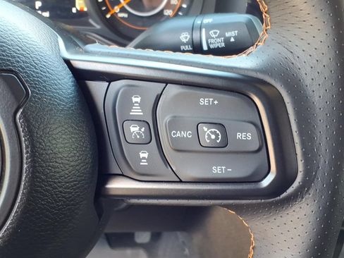 Used 2025 Jeep Gladiator Mojave AWD/4WD image 21