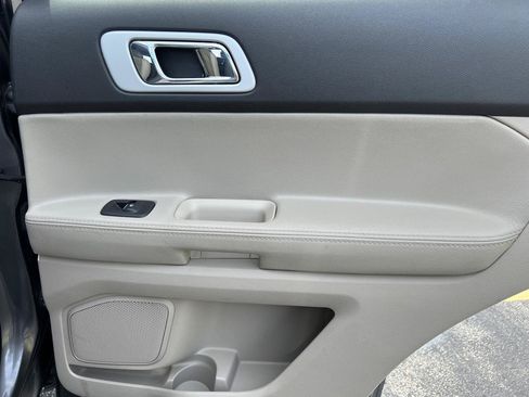 Used 2013 Ford Explorer XLT FWD image 30
