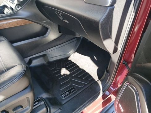 Used 2020 GMC Yukon XL Denali image 43