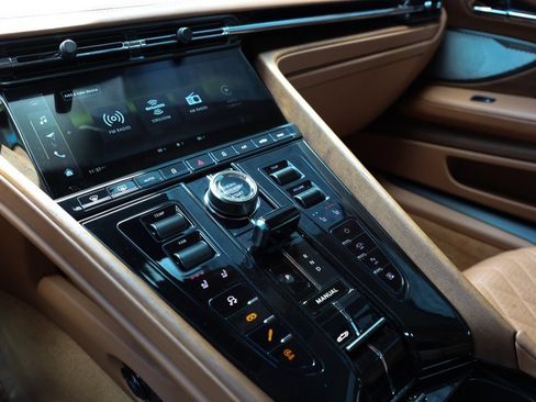 Used 2024 Aston Martin DB12 Convertible image 42