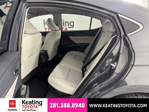 Used 2026 Toyota Camry XLE FWD image 6