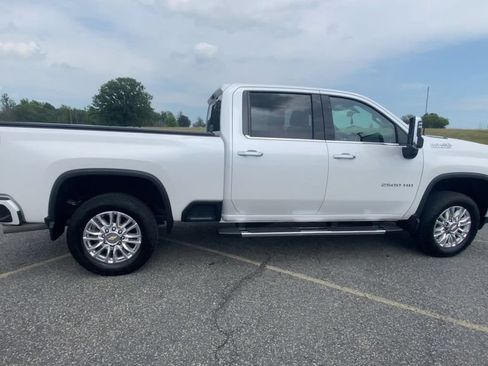 Used 2022 Chevrolet Silverado 2500 High Country AWD/4WD image 9