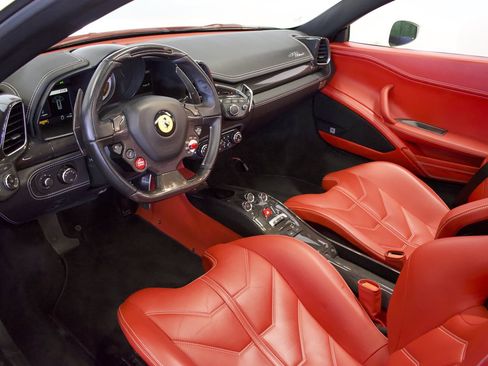 Used 2012 Ferrari 458 Spider RWD image 2