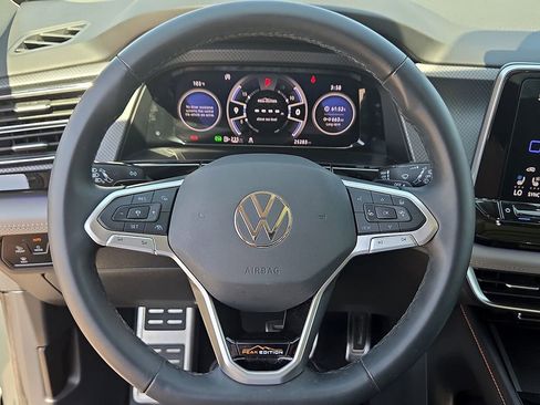 Used 2024 Volkswagen Atlas Peak Edition SE AWD/4WD image 21