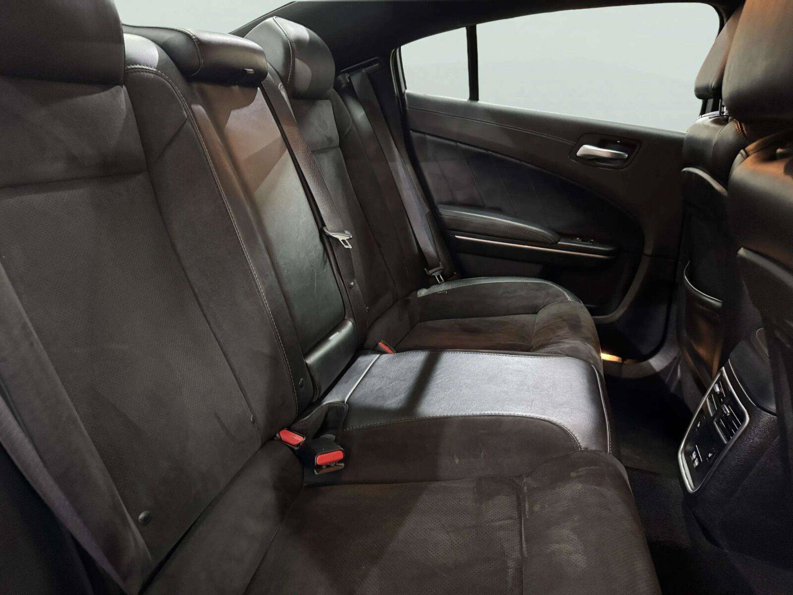 Used 2019 Dodge Charger Scat Pack w/ Dynamics Package RWD image 31