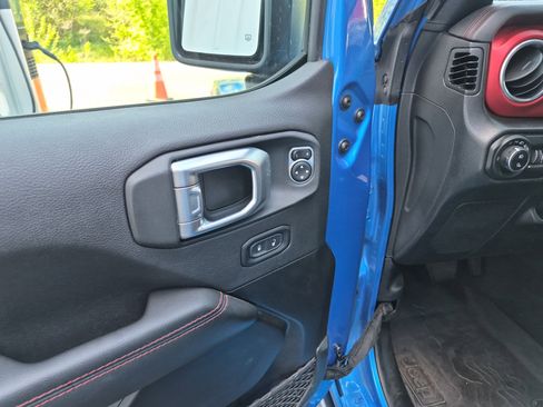 Used 2022 Jeep Gladiator Rubicon w/ Cold Weather Group image 12