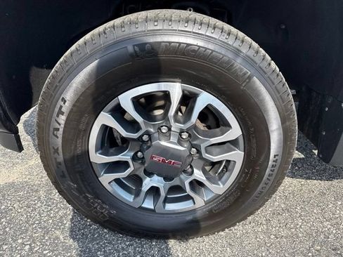 Used 2024 GMC Sierra 2500 SLE w/ SLE Value Package AWD/4WD image 11