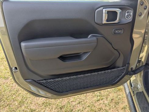 New 2026 Jeep Gladiator Sport image 9