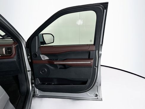 Used 2024 Ford Expedition Max Limited image 35