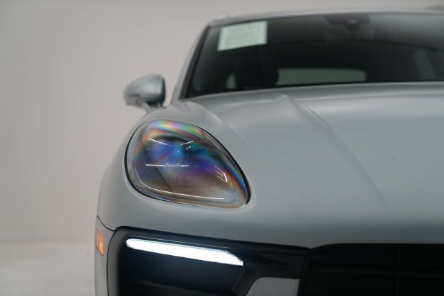 Certified 2026 Porsche Macan AWD/4WD image 5