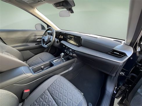 Used 2025 Nissan Kicks SV image 30