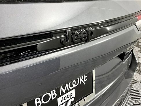 New 2025 Jeep Grand Cherokee Altitude image 10