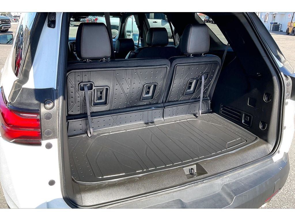 Used 2023 Chevrolet Traverse RS w/ LPO, Floor Liner Package AWD/4WD image 11