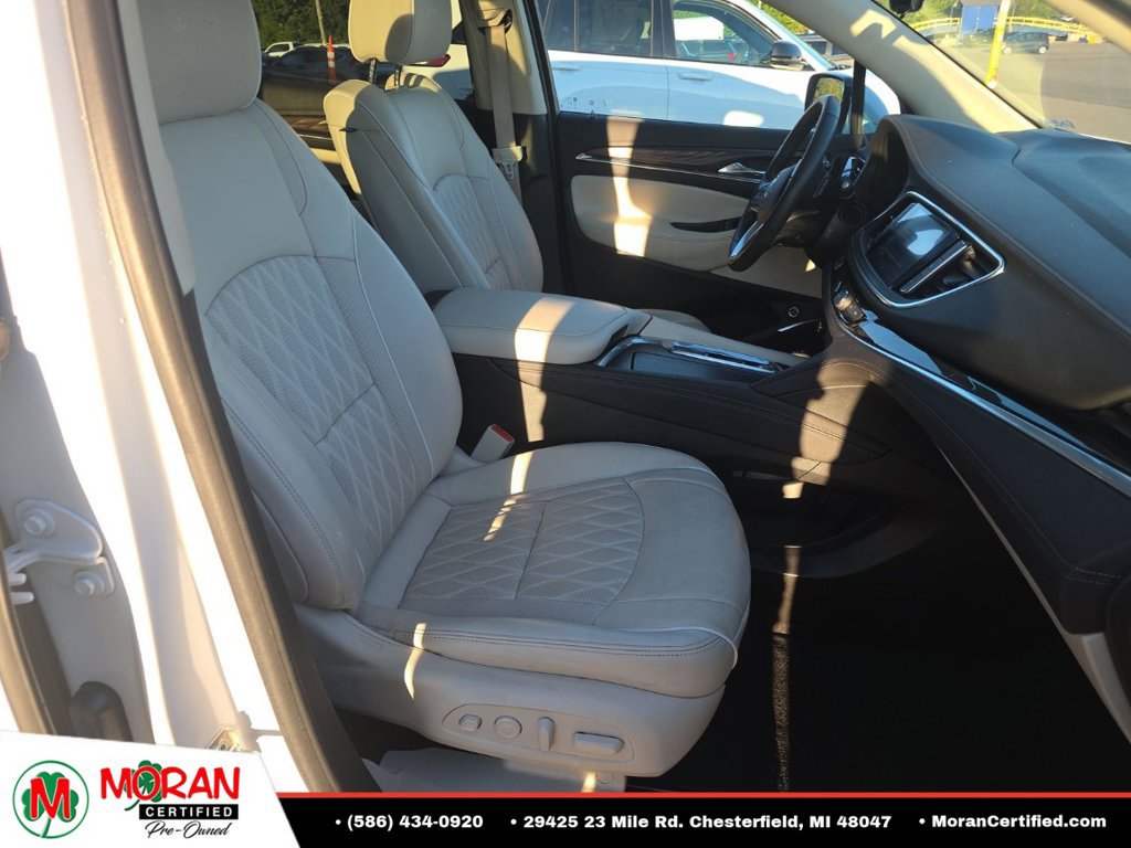 Used 2023 Buick Enclave Avenir w/ Avenir Technology Package AWD/4WD image 11