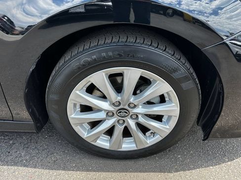 Used 2019 Toyota Camry LE FWD image 12