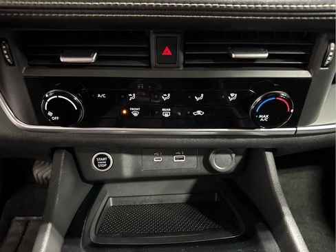 Used 2023 Nissan Rogue S image 19