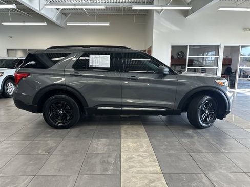 Used 2023 Ford Explorer XLT w/ Equipment Group 202A AWD/4WD image 12