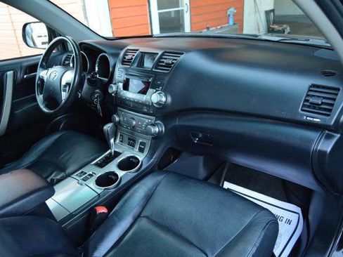 Used 2012 Toyota Highlander AWD image 17