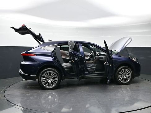 Used 2022 Toyota Venza Limited w/ Advanced Technology Package image 38