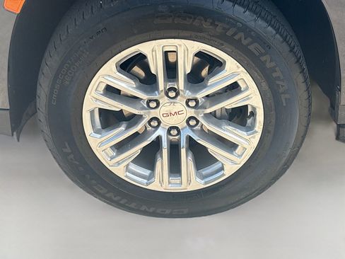 Used 2024 GMC Yukon SLT w/ SLT Luxury Package RWD image 31