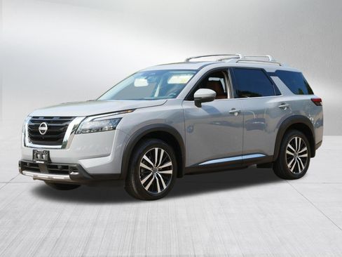 Certified 2025 Nissan Pathfinder Platinum w/ Cargo Package AWD/4WD image 3