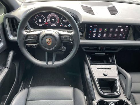 Used 2024 Porsche Cayenne image 23
