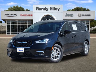 New 2025 Chrysler Pacifica Select