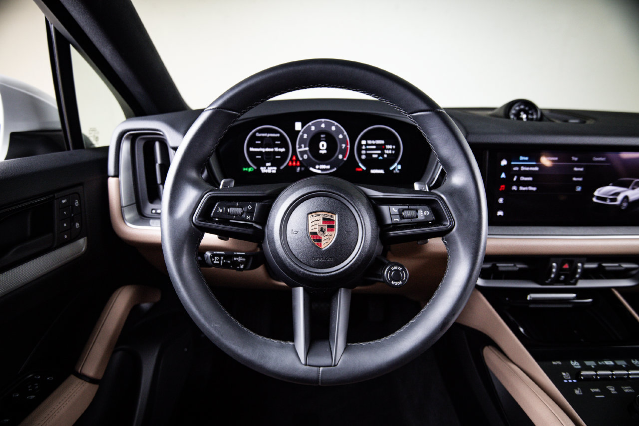 Certified 2025 Porsche Cayenne Coupe AWD/4WD image 26