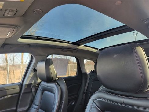 Used 2020 Lincoln Corsair Reserve w/ Equipment Group 201A image 4