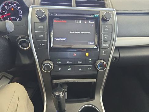 Used 2015 Toyota Camry SE w/ Moonroof Package image 16