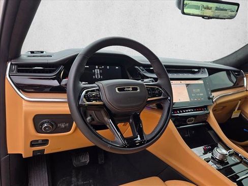 New 2026 Jeep Grand Cherokee Summit image 3