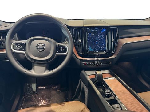 Certified 2023 Volvo XC60 B5 Plus w/ Protection Package Premier image 22