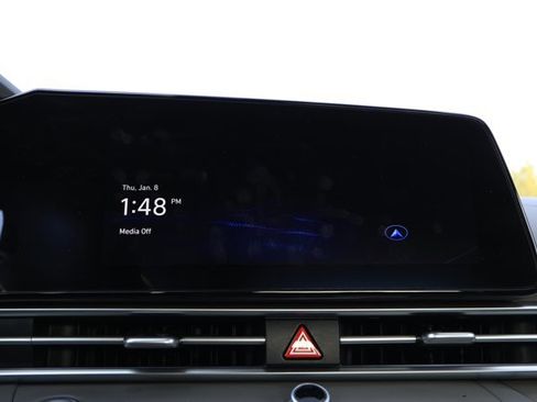 Used 2025 Hyundai Elantra SEL image 16