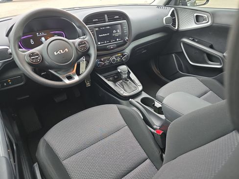 Used 2025 Kia Soul LX w/ LX Technology Package image 13
