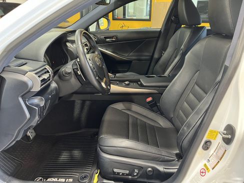 Used 2016 Lexus IS 200t RWD image 13